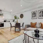 Br2 - Stunning 1 Bed Apartment Heart Of Borough